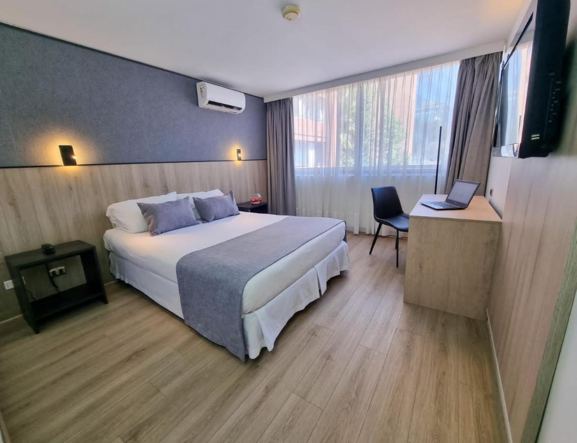 Panamericana Hotel Providencia Сантяго Екстериор снимка
