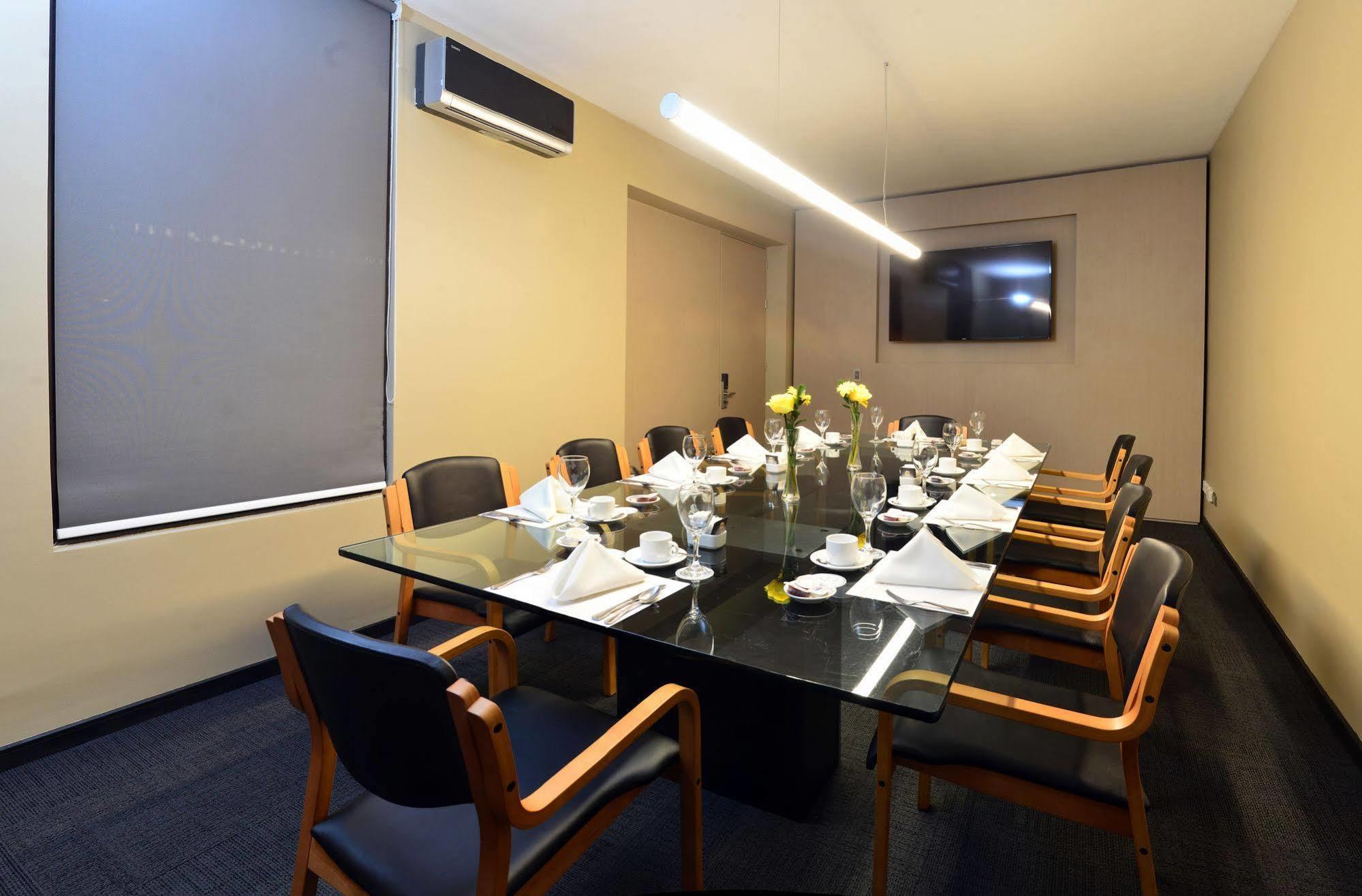 Panamericana Hotel Providencia Сантяго Екстериор снимка